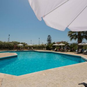 Leonidas Hotel & Studio's
