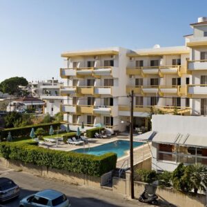 Trianta Hotel