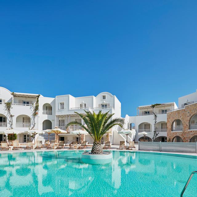Hotel en Appartementen Aegean Plaza Santorini Kamari Griekenland