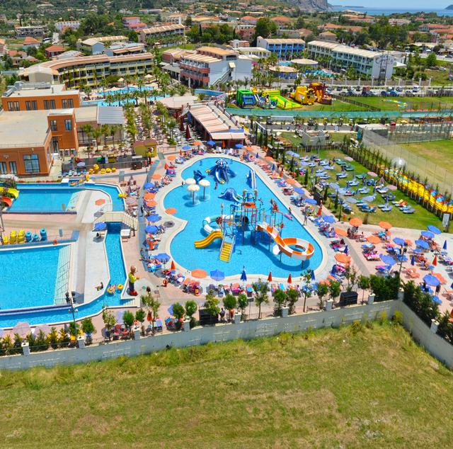 Caretta Beach Hotel & Waterpark Zakynthos Kalamaki Griekenland
